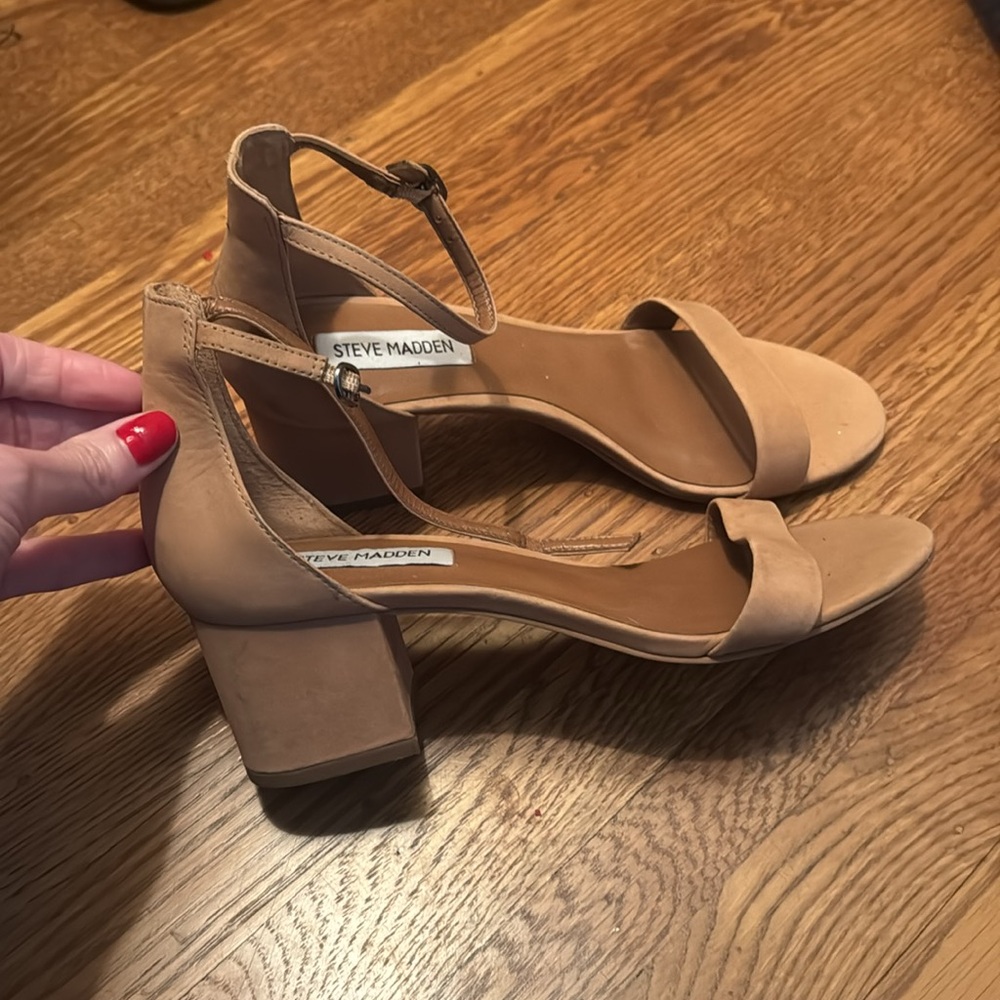 Steve Madden Sandals. Tan size 8